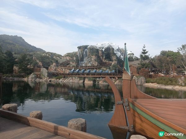 聖誕去迪士尼最啱。有聖誕樹 有魔雪奇緣。有城堡打咭 大人細路...