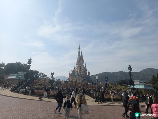 聖誕去迪士尼最啱。有聖誕樹 有魔雪奇緣。有城堡打咭 大人細路...