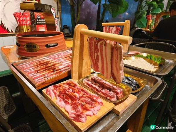 呢個韓國燒烤，環境好有氣氛，而且食物質素一流，店內有好多悟空...