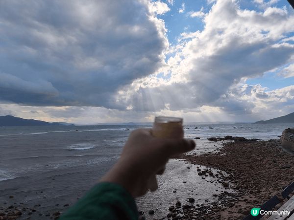 福岡系島必吃甜點！這個兩層高的木棚的作用有如鹽田，用來儲蓄海...