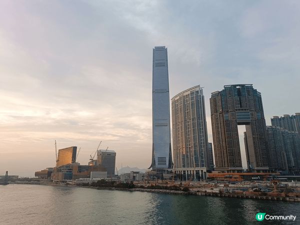 因為係一個人少，又可以影到維多利亞港既好打卡地方