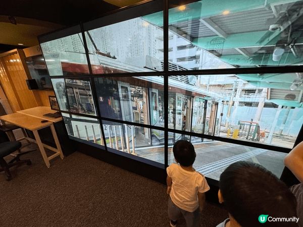 屯門輕鐵車廠，一家同樂好地方，可以同小朋友介紹輕鐵歷史，知道...