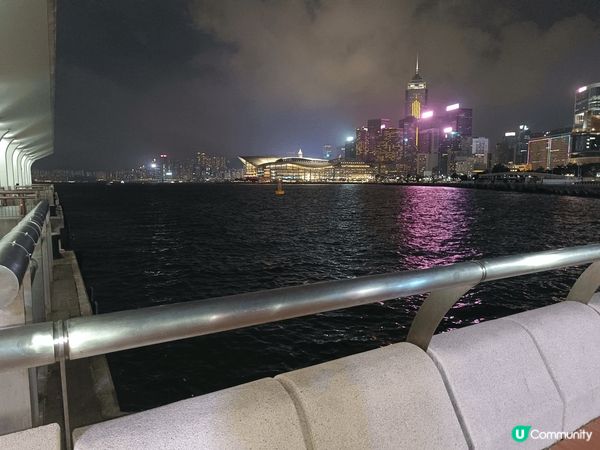 摩天輪 在香港鬧市之中竟然有機動遊戲玩仲有摩天輪坐 還有其他...