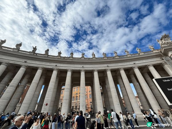 羅馬像是一個行動博物館，走在街上轉角就是一個千年古蹟，襯上活...