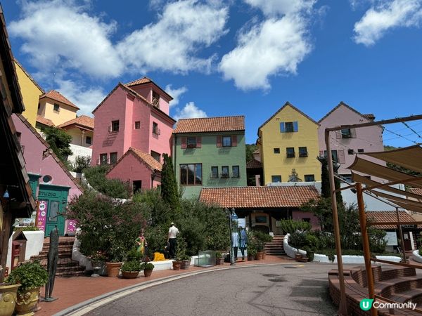 小法國村位於韓國加平郡，從首爾市中心出發約一小時，沿著美麗的...