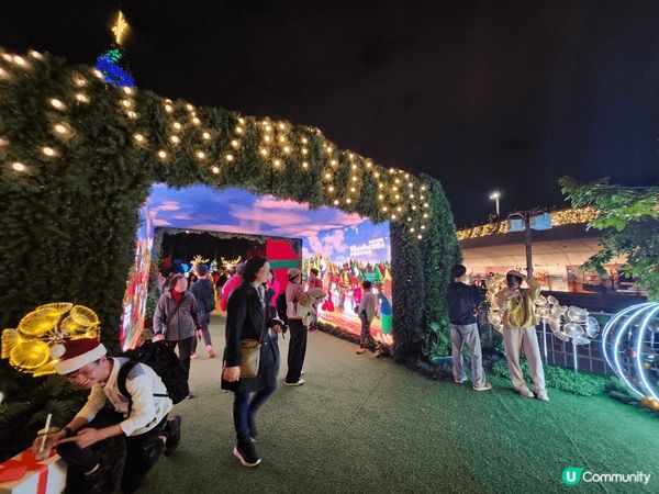 西九文化區的聖誕小鎮&巨型聖誕樹今年吸引咗好多人去睇！