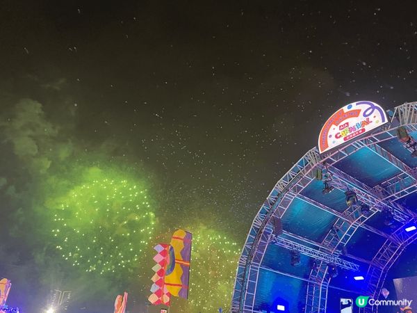 喜歡煙花，所以選擇入aia倒數，氣氛熱鬧，加上距離又近，值得...