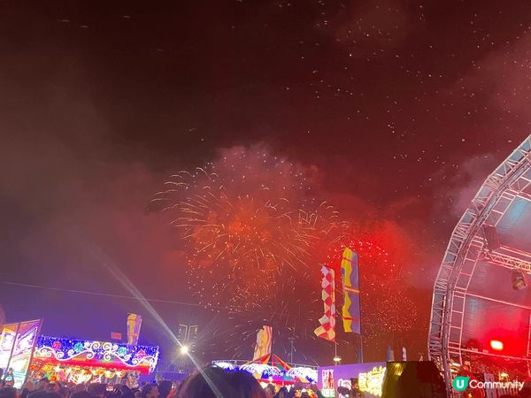 喜歡煙花，所以選擇入aia倒數，氣氛熱鬧，加上距離又近，值得...