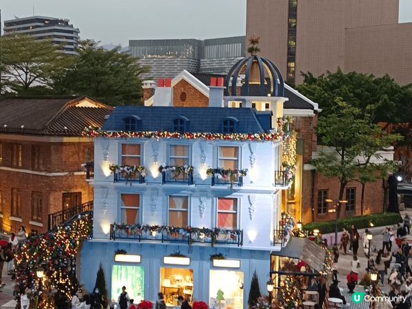 聖誕節離不開睇聖誕樹，睇聖誕裝飾，行商場,買禮物，會佳友，開...