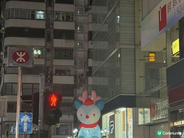 美麗華廣場內有聖誕樹燈飾可打卡，iSQUARE外則有可愛小鹿...