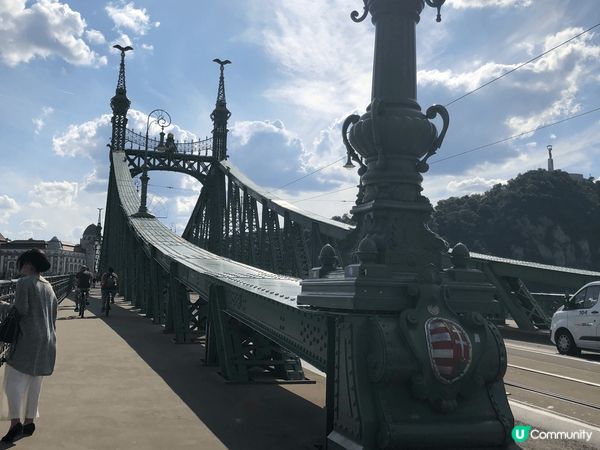 布達佩斯靚橋，咁啱遇上天朗氣清，點影相都靚。加上唔會亞洲區咁...