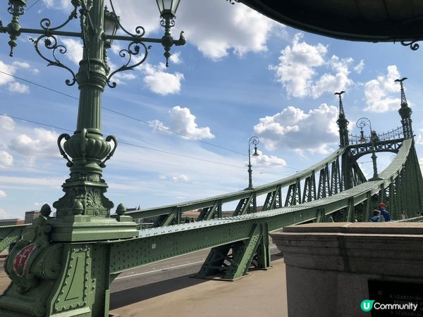 布達佩斯靚橋，咁啱遇上天朗氣清，點影相都靚。加上唔會亞洲區咁...