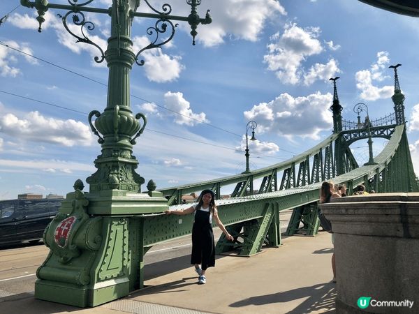 布達佩斯靚橋，咁啱遇上天朗氣清，點影相都靚。加上唔會亞洲區咁...