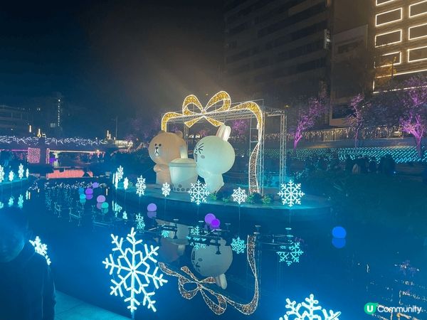 1. 上年在台中柳川拍的，沿著河川有著LINE Friend...