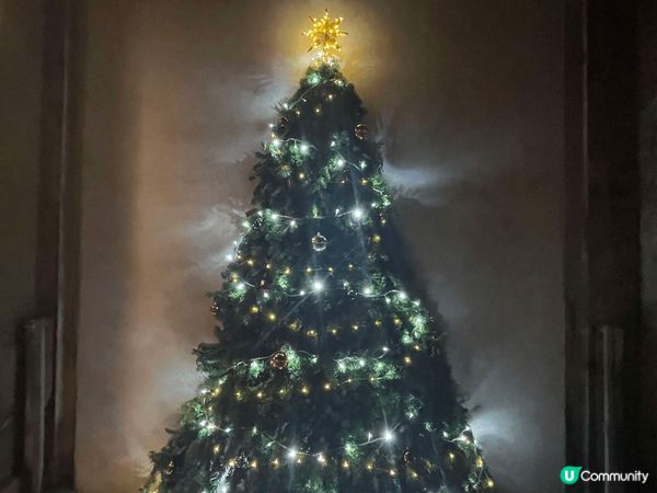 1. 上年在台中柳川拍的，沿著河川有著LINE Friend...