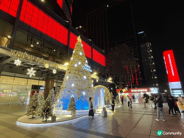 1. 上年在台中柳川拍的，沿著河川有著LINE Friend...