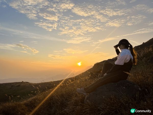 圖一為運動穿搭，11月到12月行大東山可以欣賞美麗的芒草，上...