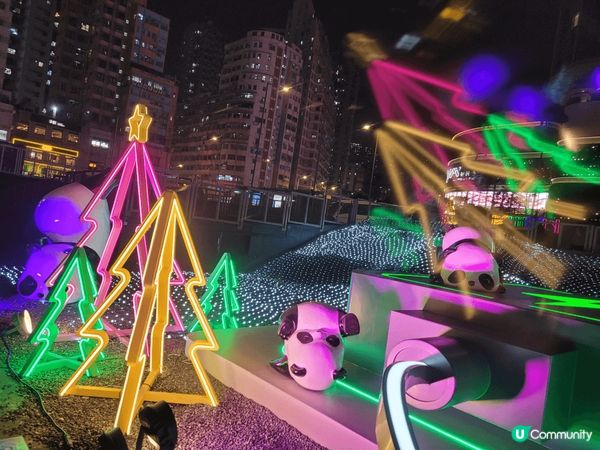 途徑影下觀塘這個好可愛熊貓聖誕佈置景