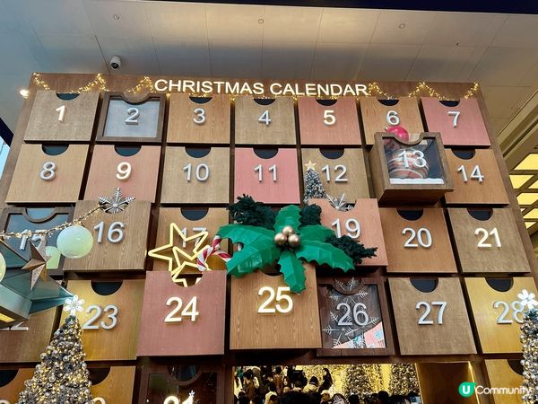 每一年嘅聖誕影靚相打卡熱點，必定係尖沙咀嘅海港城門口位置，每...