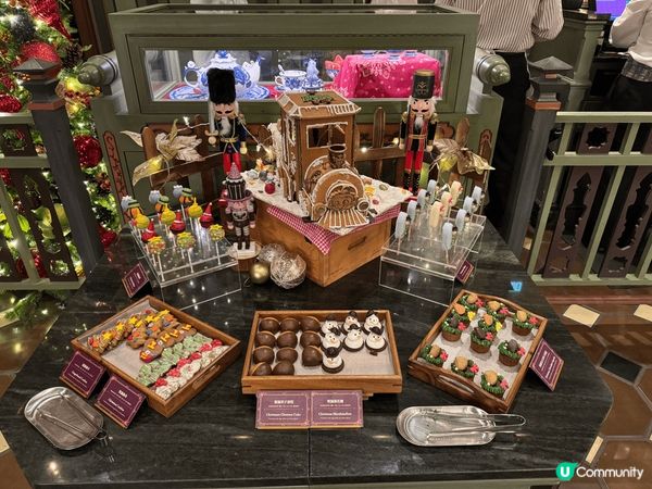 迪士尼大冒險家餐廳，聖誕自助餐，好睇又好食，甜品精緻到忍唔住...