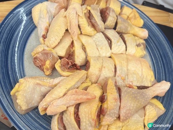 去咗打邊爐！食材新鮮！成隻雞上，鮮甜！海鮮種類繁多。