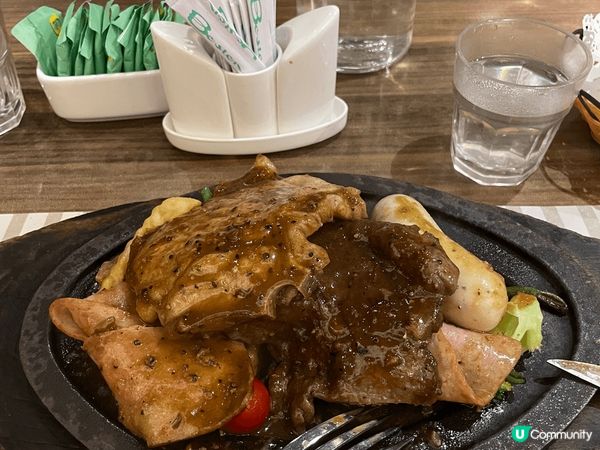 黑辣汁雜扒灣仔波士頓餐廳，食物種選擇多富豐 ，黑辣計落鐵板未...