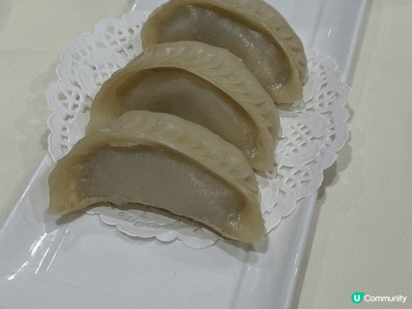 周末與家人到位於尖沙咀的老字號上海菜滬江飯店吃午餐。先來一隻...