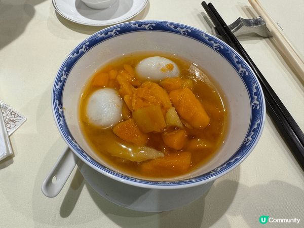 周末與家人到位於尖沙咀的老字號上海菜滬江飯店吃午餐。先來一隻...