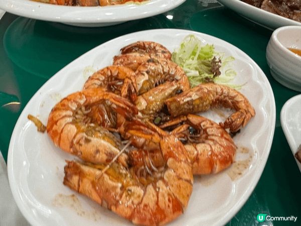 屋村中色美食十分好吃，虾很鮮味，鵝又好味！步步糕升！