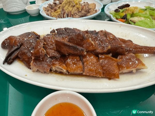 屋村中色美食十分好吃，虾很鮮味，鵝又好味！步步糕升！