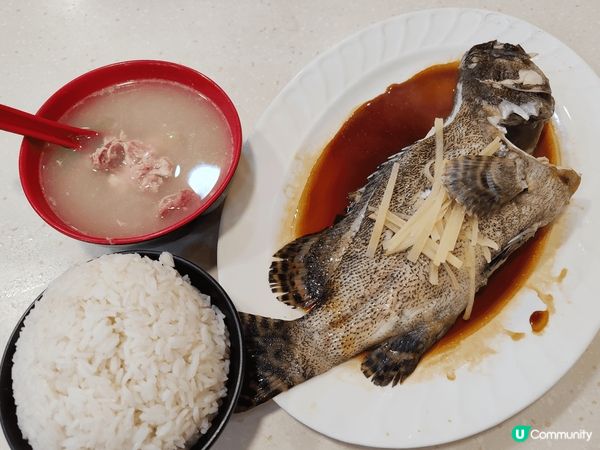 圖1、2：水手茶餐廳～青紅蘿蔔豬骨湯，足料好喝，菜芯炒牛柳粒...