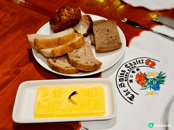 瑞士餐廳，特色芝士火煱，不同美味的火腿，麵包好好味，還有新鲜...