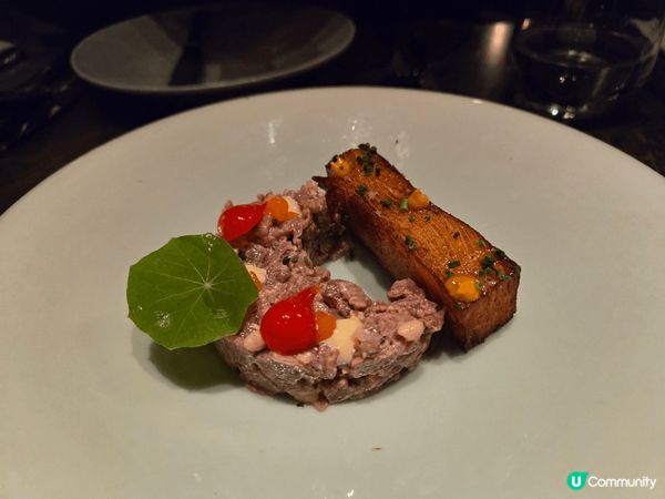 銅鑼灣的 The Grill Room 是一家以優雅而舒適的...