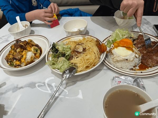 茶餐廳美食都多。 平民價。 美食質素高。 所以性價比高