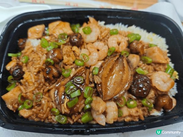 茶餐廳美食都多。 平民價。 美食質素高。 所以性價比高