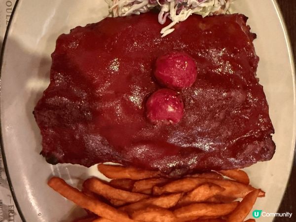 聖誕節食的大餐，凍食蟹餅，白酒青口和白汁青口意粉，這是一間青...