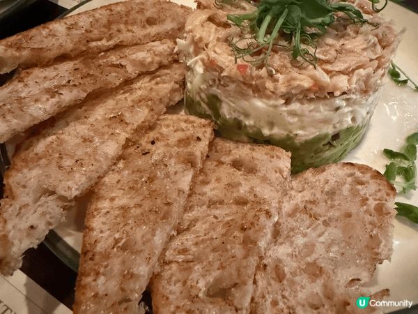 聖誕節食的大餐，凍食蟹餅，白酒青口和白汁青口意粉，這是一間青...