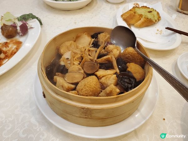 “大自然素食”係一間多元化嘅素食餐廳，內裏有新潮嘅小菜，又有...
