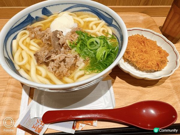 這是日本新宿地下街的一間食茶漬飯的店，它是一所快餐店形式，但...
