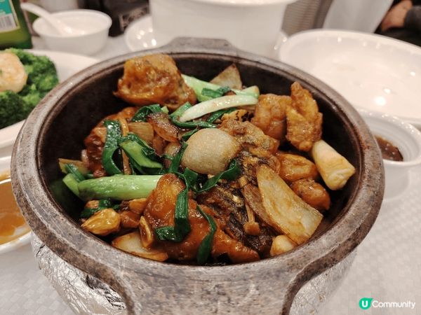 上湯龍蝦伊麵，西蘭花炒班球，薑蔥魚頭煲，好好食，大家都食唔停...