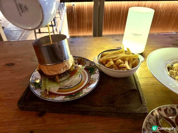 在香港，大型的露天酒吧和餐廳真的寥寥可數。沒想到在銅鑼灣的鬧...