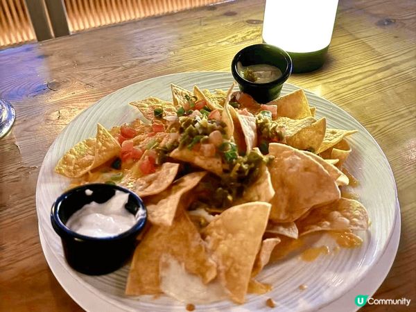 在香港，大型的露天酒吧和餐廳真的寥寥可數。沒想到在銅鑼灣的鬧...