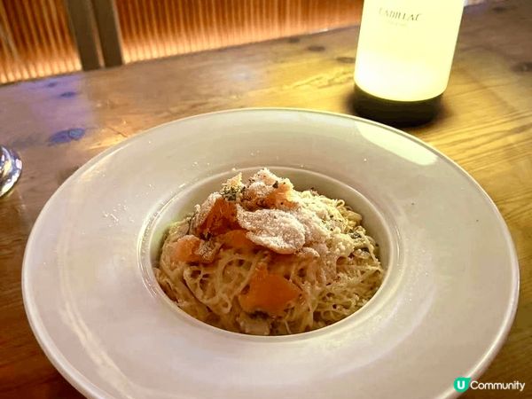 在香港，大型的露天酒吧和餐廳真的寥寥可數。沒想到在銅鑼灣的鬧...