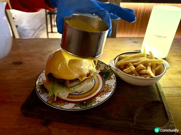 在香港，大型的露天酒吧和餐廳真的寥寥可數。沒想到在銅鑼灣的鬧...