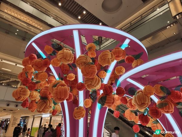 每年新年，各商場裝飾打卡少不了。花群日式裝飾、卡通人物、特色...