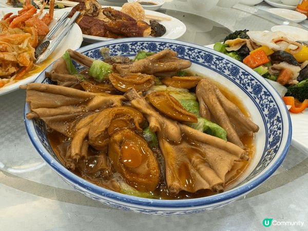 明星海鮮酒家的冬至宴會套餐，有龍蝦伊麵、清蒸海上鮮、鮑魚鵝掌...