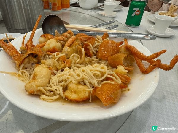 明星海鮮酒家的冬至宴會套餐，有龍蝦伊麵、清蒸海上鮮、鮑魚鵝掌...