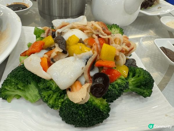 明星海鮮酒家的冬至宴會套餐，有龍蝦伊麵、清蒸海上鮮、鮑魚鵝掌...