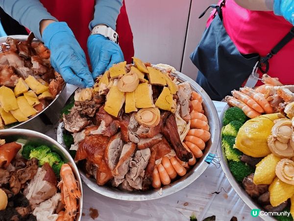 新春活動自製盆菜，盆菜食材豐富，有鮑魚、海參、鮮蝦、燒鴨等，...