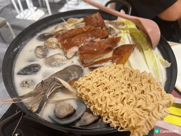 位於旺角交通方便的泰鳩餐廳，食物種類豐富又足料，今次4個人提...